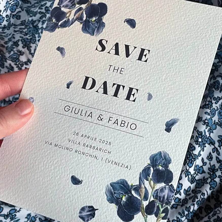 grafica wedding - save the date per matrimonio a tema iris blu