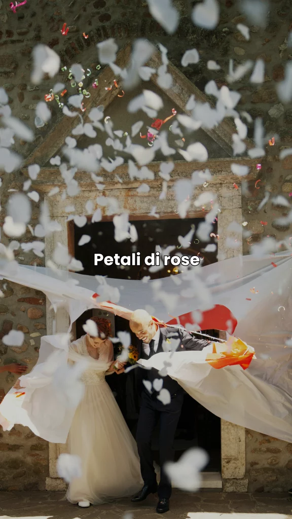 8 alternative al lancio del riso per il tuo matrimonio - graficawedding.it - petali di rose